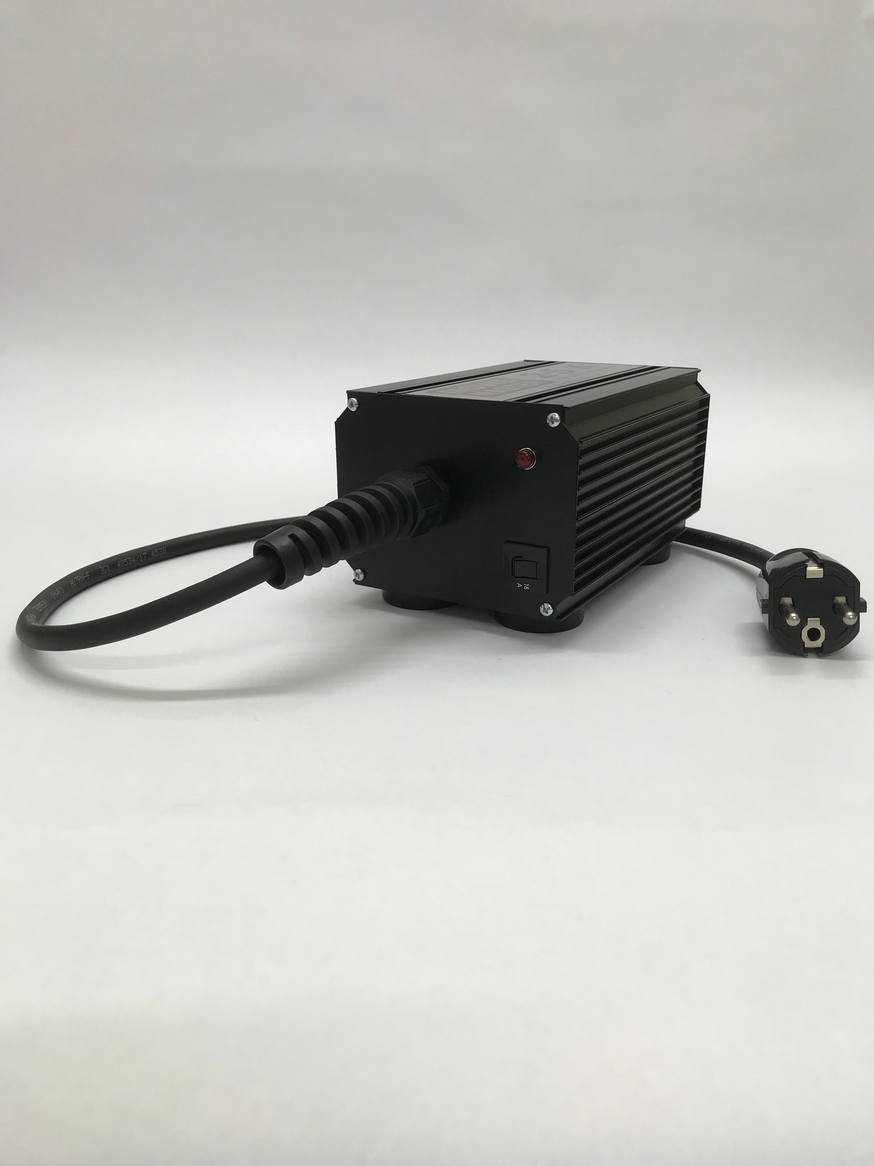 2.5KW Inline Dimmer - Schuko